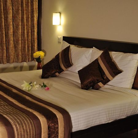Golden Palm Suites Delhi  Exterior photo