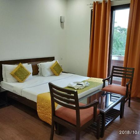 Golden Palm Suites Delhi  Exterior photo
