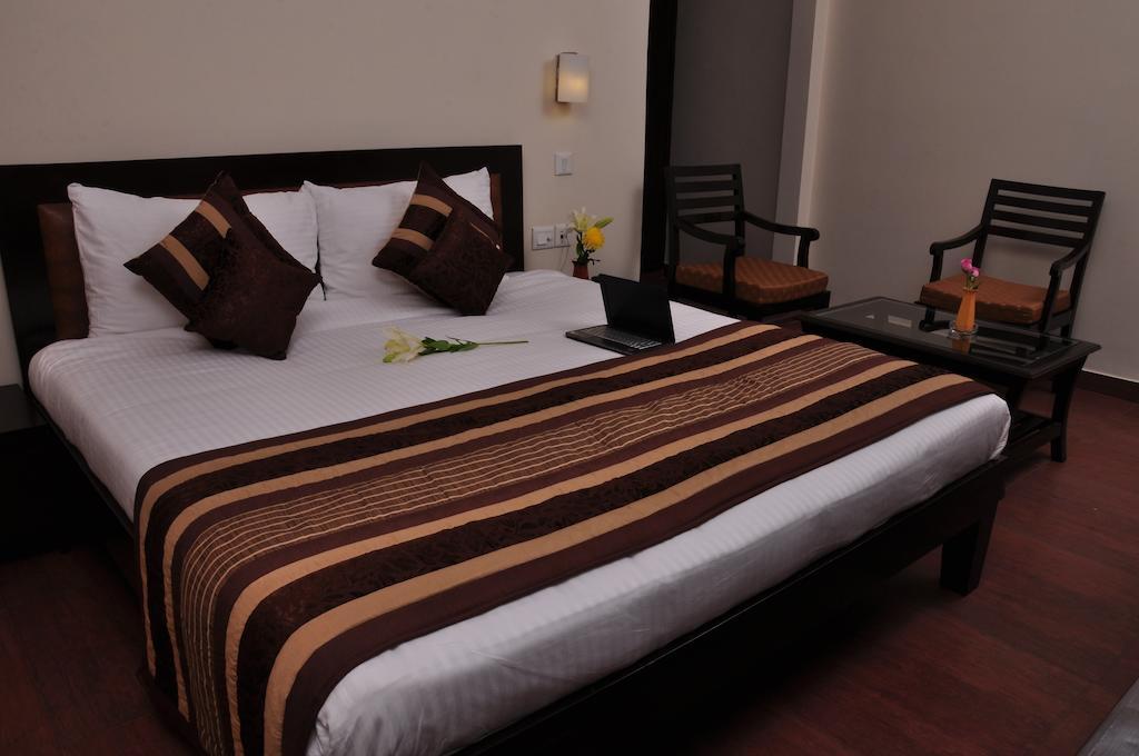 Golden Palm Suites Delhi  Room photo