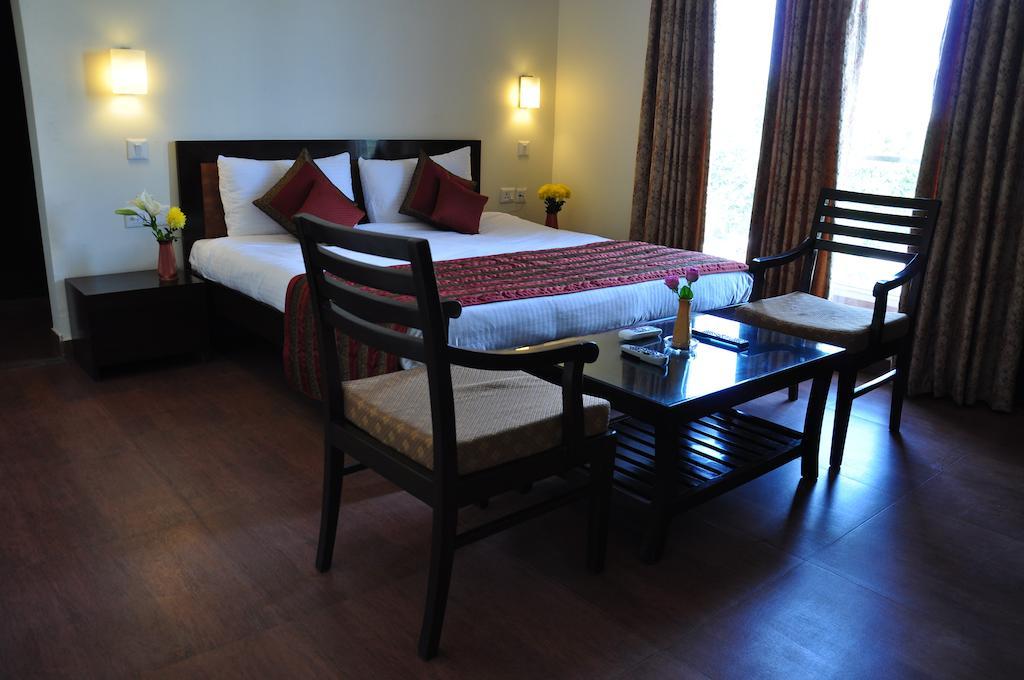 Golden Palm Suites Delhi  Room photo