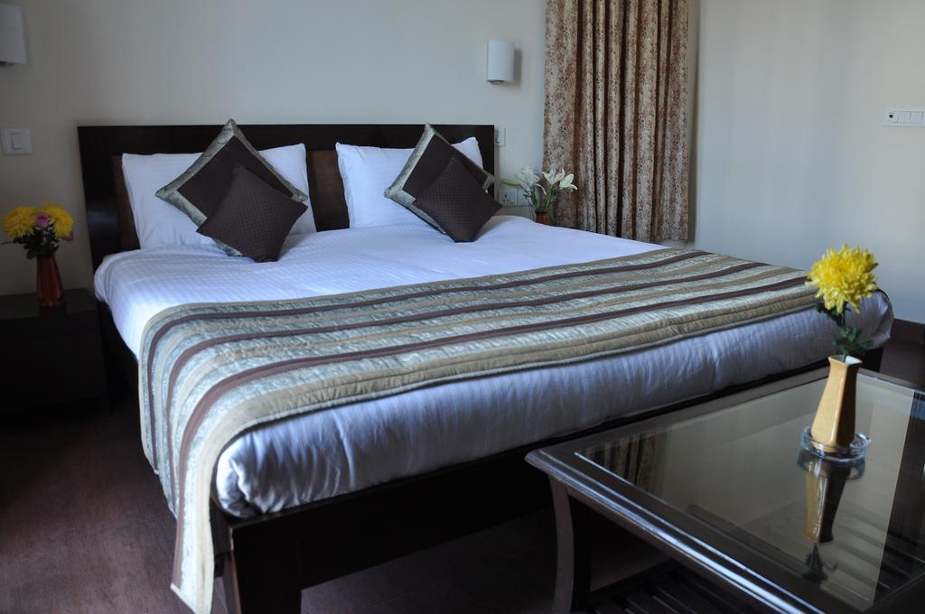 Golden Palm Suites Delhi  Exterior photo