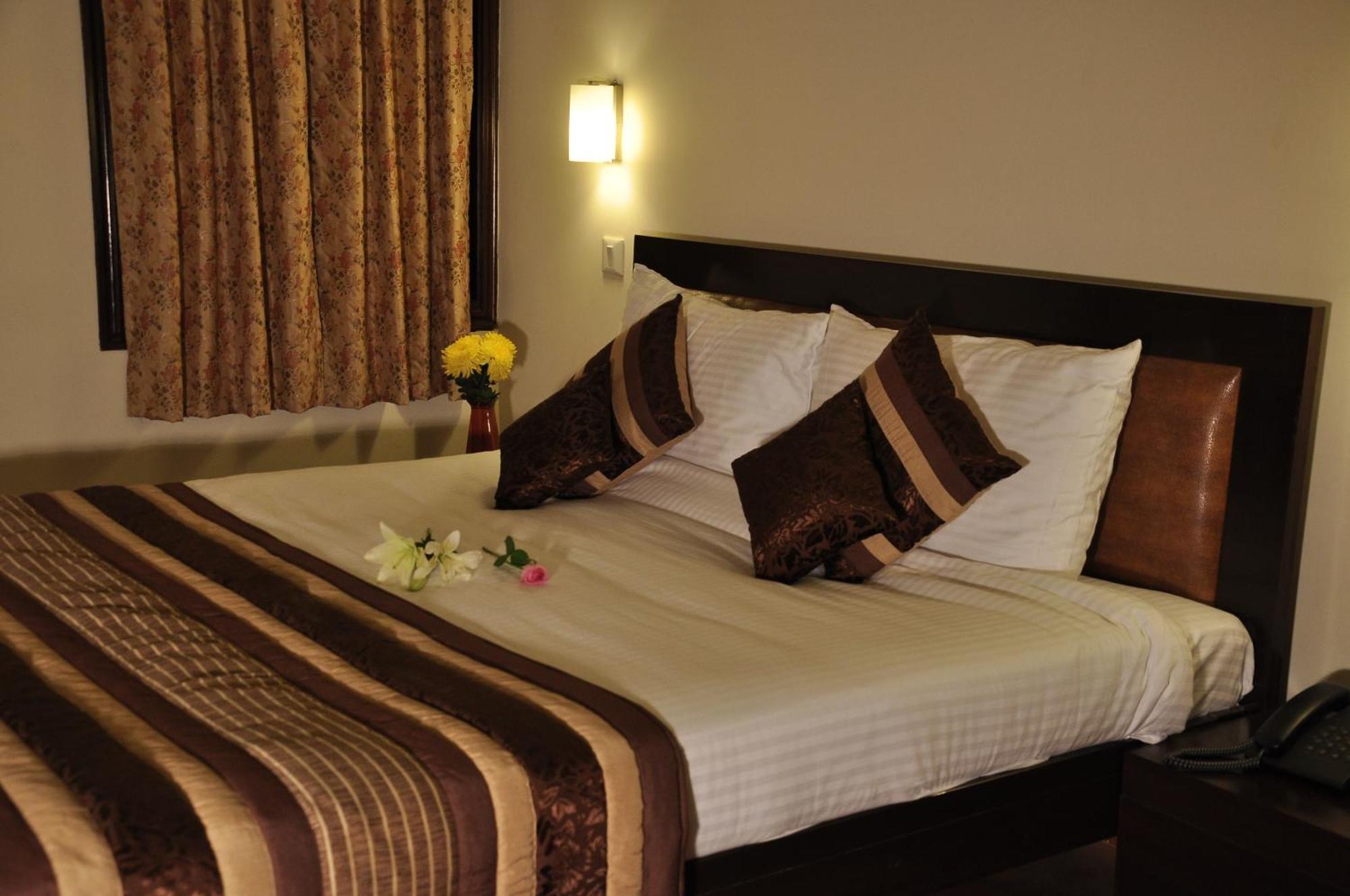 Golden Palm Suites Delhi  Exterior photo