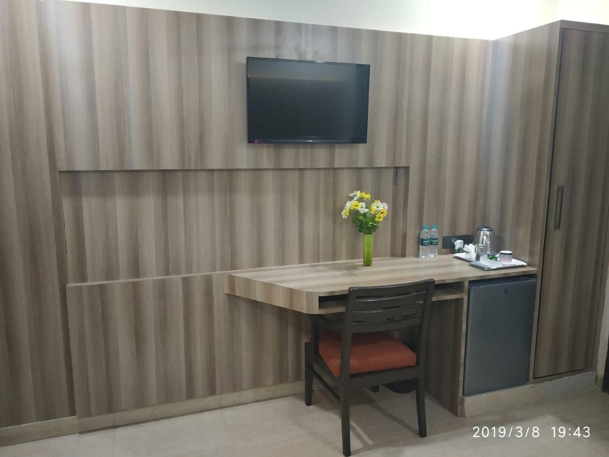 Golden Palm Suites Delhi  Exterior photo