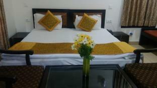 Golden Palm Suites Delhi  Exterior photo